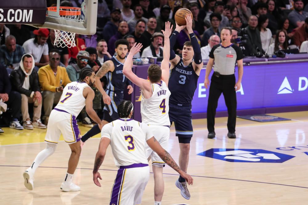 场上活跃 场上活跃