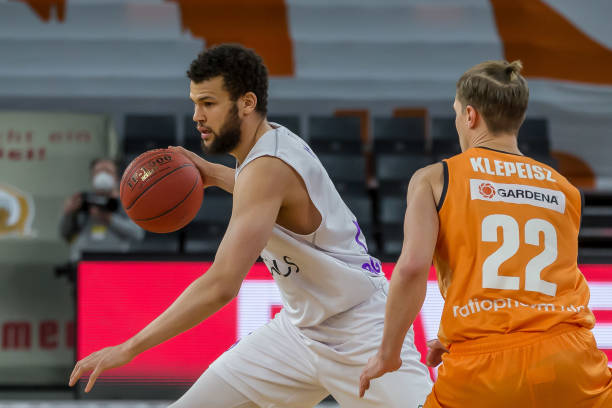 纽卡斯尔以 纽卡斯尔以