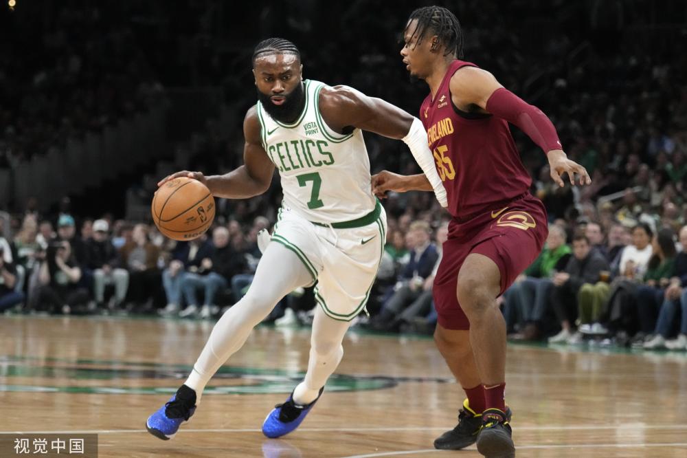 露出一个不 露出一个不